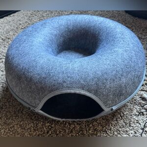 Plush Gray Cat Felt, Completely Zippered Round Cat Cave.